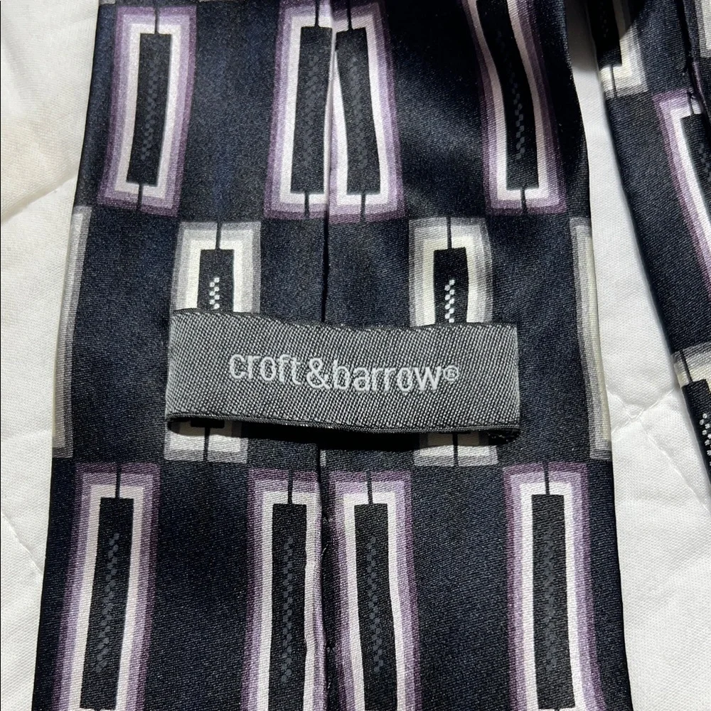 Vintage Croft &‎ Barrow Geometric Black and Gray & purple Tie 100% silk